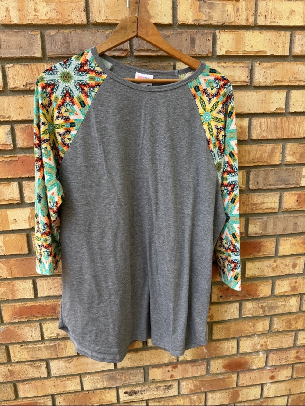 LuLaRoe Gray Raglan Tee with Multicolor Geometric Sleeves